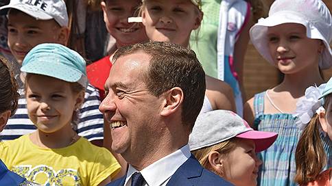 Дмитрий Медведев поручил главам регионов обеспечить безопасность в детских лагерях
