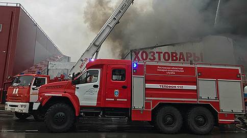 В Ростове-на-Дону горит рынок на площади 1,5 тысяч квадратных метров