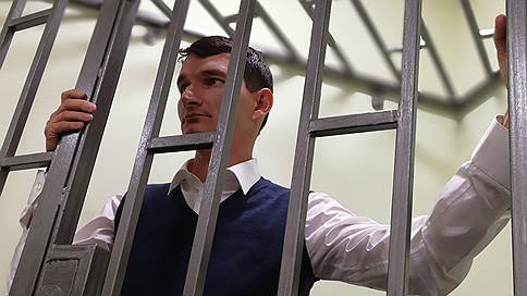Сочинский блогер Александр Валов перед судом порезал себе шею