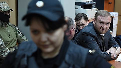 Заседание по аресту сенатора Арашукова закрыли от СМИ