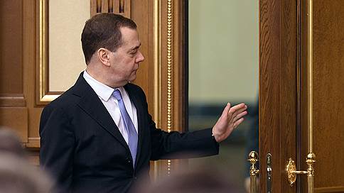 Медведев пообещал выплаты пенсионерам сверх прожиточного минимума до 1 июля