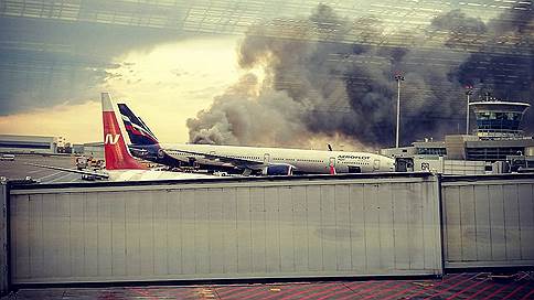 Пассажирский самолет SSJ 100 загорелся при приземлении в Шереметьево