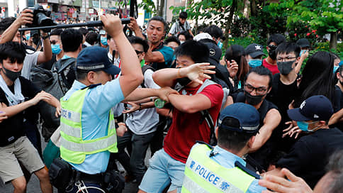 В Гонконге вспыхнули беспорядки на протестах против параллельной торговли