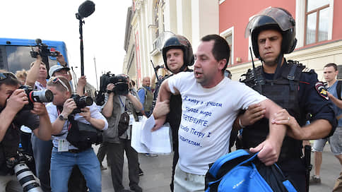 Полиция задержала более 210 человек на акции протеста в Москве