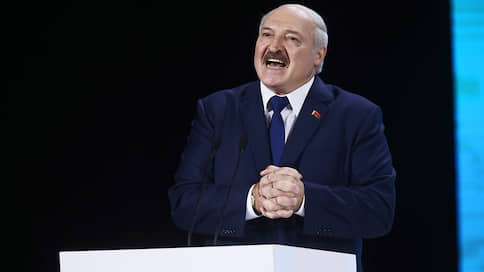 Лукашенко упрекнул Россию в нежелании помогать с закупкой вооружения