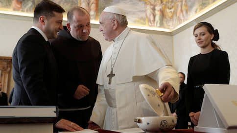Зеленский попросил Ватикан помочь освободить задержанных в Донбассе и России украинцев