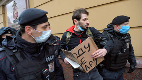 На Петровке, 38 снова начались задержания пикетчиков