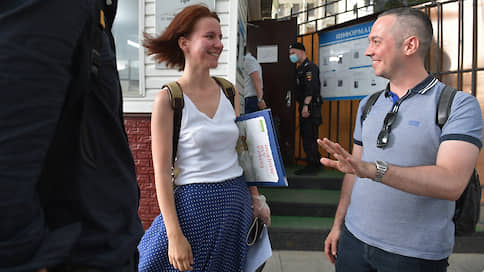 Журналистку “Ъ” Елену Черненко отпустили из полиции