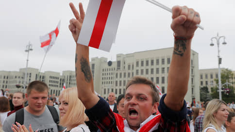 Тысячи протестующих собираются на протесты в городах Белоруссии