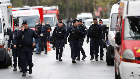Четыре человека получили ножевые ранения у бывшего здания Charlie Hebdo в Париже