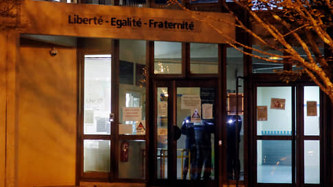 AFP: по делу об убийстве учителя во Франции задержаны 4 человека