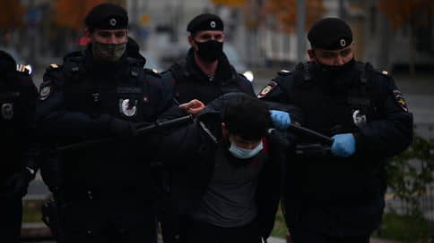 У посольства Франции в Москве начали разгонять протестующих