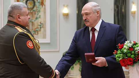 Лукашенко наградил силовиков за «службу Отечеству, когда оно в опасности»