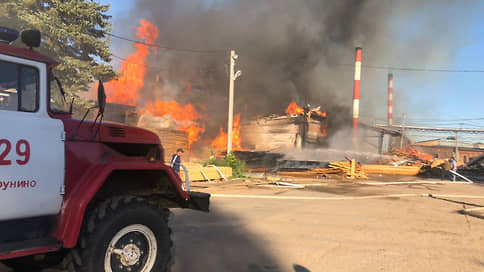 Во Владимирской области произошел крупный пожар в цехах по производству пиломатериалов
