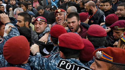 На акции протеста в Ереване задержаны более 200 человек