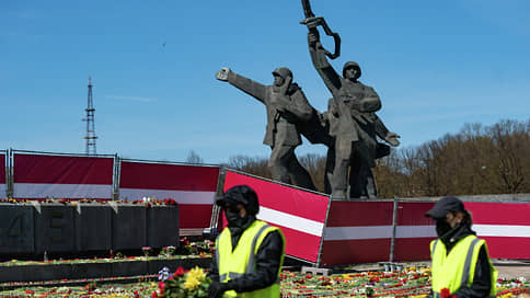В Латвии одобрен снос памятника Освободителям Риги