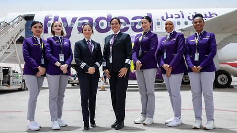 Саудовская авиакомпания осуществила первый в истории страны рейс с женским экипажем
