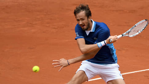 Даниил Медведев вышел в третий круг Roland Garros