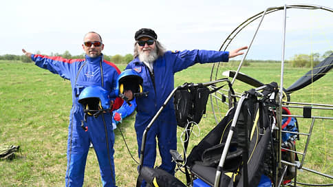 Конюхов побил собственный мировой рекорд беспосадочного полета на мотопараплане