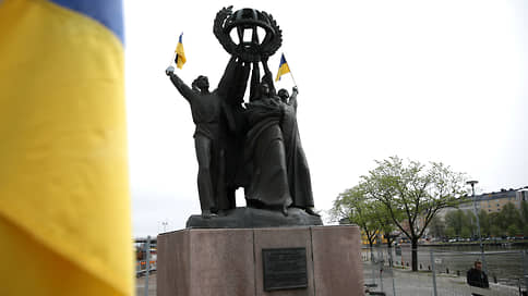 В Хельсинки демонтировали подаренный Москвой памятник Мир во всем мире