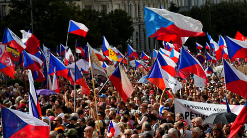 В Праге прошел крупный антиправительственный митинг с требованием нейтралитета по Украине