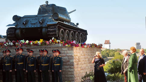 Минобороны восстановит в России памятники, снесенные за рубежом