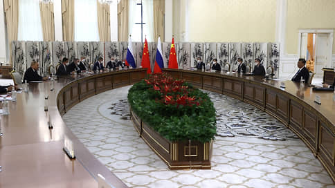 Путин поблагодарил Си за сбалансированную позицию по украинскому кризису