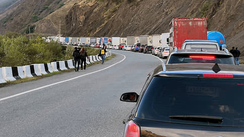 На российско-грузинской границе растянулась очередь из 2 тыс. машин