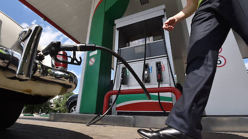 Бензин потянулся к подорожанию // Как сильно могут вырасти цены на топливо в России