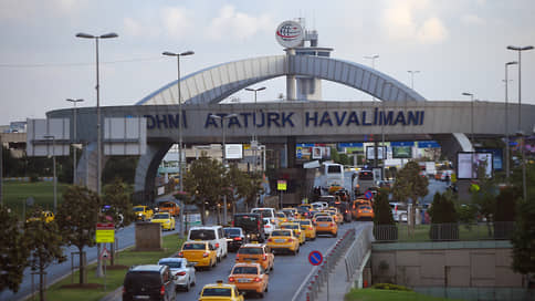 Возвращение россиян забуксовало // Как ограничение авиасообщения с Турцией отразилось на путешественниках