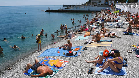 Курорты приспустили маски // Как на черноморском побережье соблюдают меры профилактики COVID-19