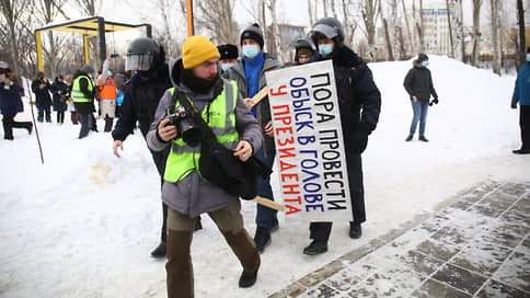 Шагнули в спецприемник // В Екатеринбурге начались аресты за шествие в поддержку Алексея Навального