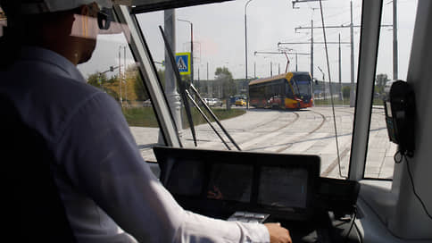 «Львят» поставили на рельсы // Между Екатеринбургом и Верхней Пышмой запустили трамвай