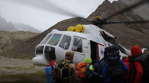 Разбившийся вертолет долетел до страховки // Вдова погибшего на Памире альпиниста взыскала с ВТБ 2,3 млн рублей