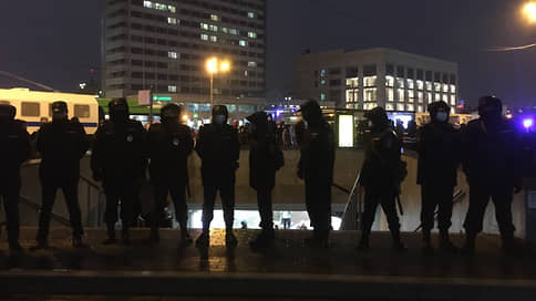 Полиция разбила протест // Акция за Навального в Казани закончилась задержанием участников и корреспондента „Ъ“