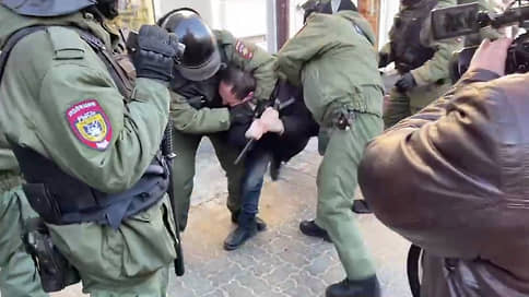 Миру — задержания // В Казани несогласованную акцию против спецоперации РФ на Украине разогнала полиция