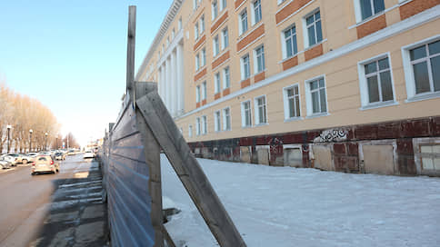 Правительство заселяется в отель // Казарма ВКИУ вновь понадобится под офисы для чиновников