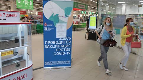 Вакцинированные жители Перми и Краснокамска получат скидки на билет в театр и посещение бассейна