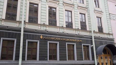 Сбербанк избавляется от земли // Участок у Константиновского дворца кредитное учреждение оценило в полмиллиарда рублей