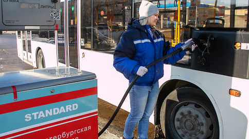 «Роснефть» добралась до петербургских автобусов // Покупка сети ПТК позволила компании обойти конкурентов из Татарстана