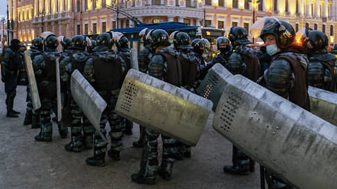 В Петербурге задержали более 100 человек
