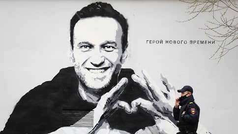 Преступление в красках // Стрит-арт с Навальным в Петербурге спровоцировал уголовное дело