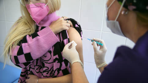 Регион теряет иммунитет // Падение темпов вакцинации в Ульяновской области грозит новой волной COVID19