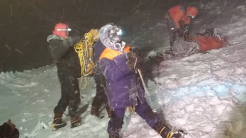Силовики задержали организатора восхождения на Эльбрус