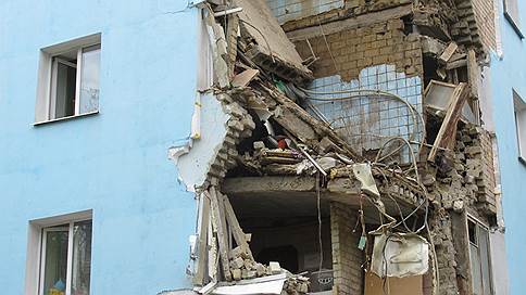 Аварийщиков отправили на съем // Пострадавших от обрушения здания в Саратове выселяют из временного жилья