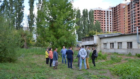 Юннатов гонят в школу // Власти Саратова планируют застроить часть охраняемой природной зоны