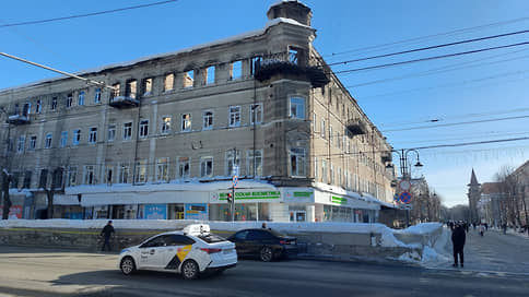 «России» написали вторую статью // Правоохранительные органы считают, что здание бывшей гостиницы подожгли