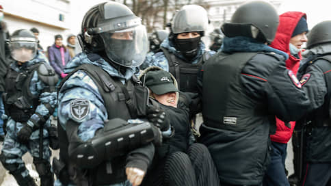 Полицейские показали классику // В Воронеже сторонников Алексея Навального задерживали под флагами «Дон Жуана»